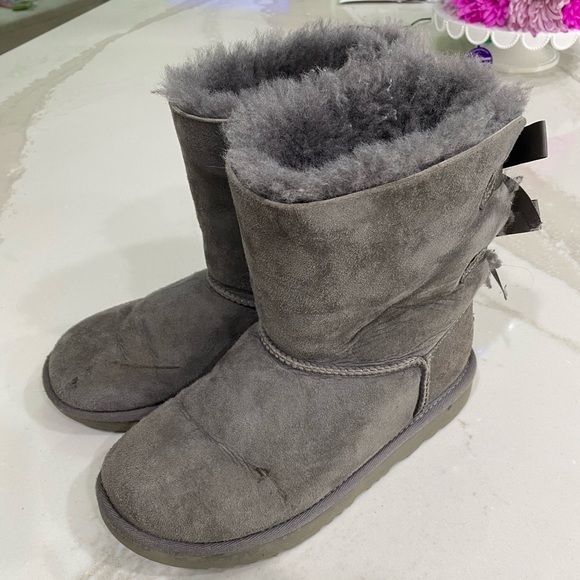 UGG Bailey bow short gray boots Size 3 - Picture 2 of 7